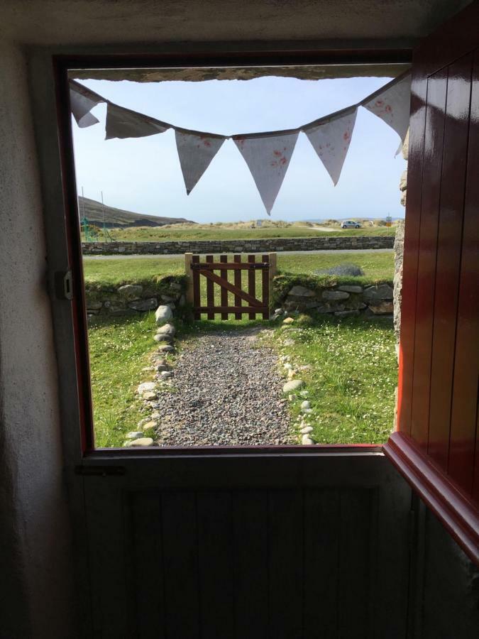 The Old Beach Cottage, Achill Doogort Eksteriør billede